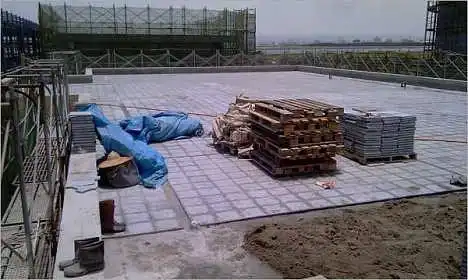 夏天來了，自建房的屋頂隔熱很重。